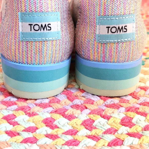 TOMS Kids' Alpargata Platform Slip-On - Picture 6 of 7